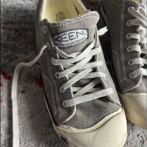 Keen sneakers size 11